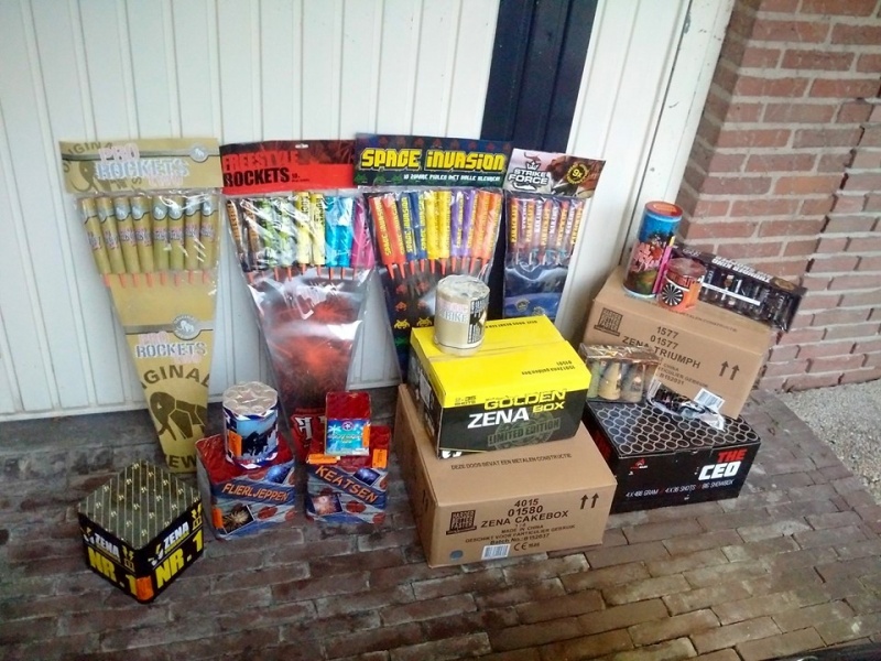 Naam: Vuurwerk collectie 2015 - 2016.jpg
Bekeken: 141
Grootte: 200,1 KB