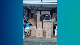 De-Enschedese-garagebox-bleek-compleet-volgestouwd-met-ultra-zwaar-vuurwerk-rechts-het-Mariabeel.jpg