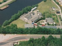 1280px-Fabrieksterrein_Kunstvuurwerkfabriek_van_der_Nat_1997.jpg