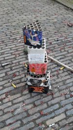 stapel vuurwerk opruimen.jpg