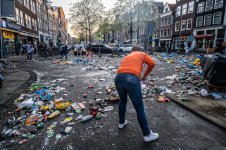 de-westerstraat-in-de-jordaan-aan-het-eind-van-koningsdag.jpg